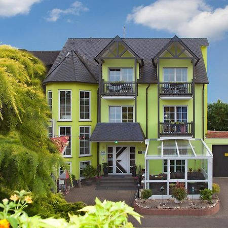 Moselhotel Weinhaus Simon 'Sauna'Restaurant'Eladesaeule Wintrich Exteriér fotografie