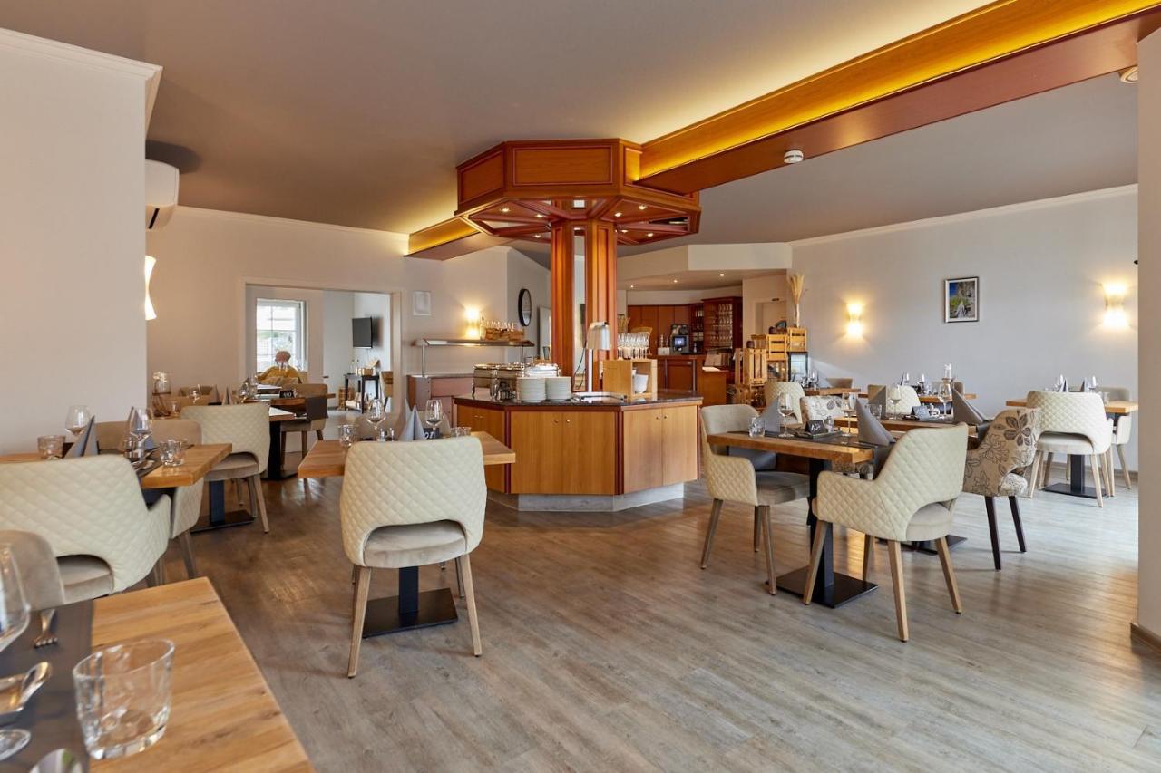 Moselhotel Weinhaus Simon 'Sauna'Restaurant'Eladesaeule Wintrich Exteriér fotografie