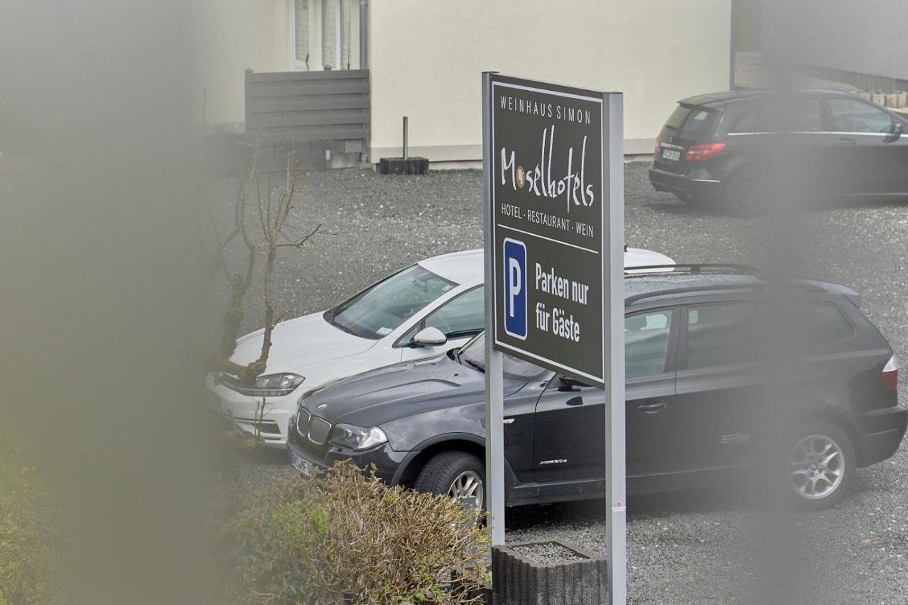 Moselhotel Weinhaus Simon 'Sauna'Restaurant'Eladesaeule Wintrich Exteriér fotografie