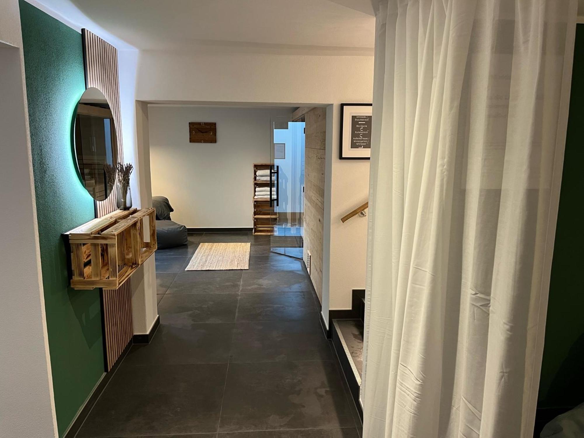 Moselhotel Weinhaus Simon 'Sauna'Restaurant'Eladesaeule Wintrich Exteriér fotografie