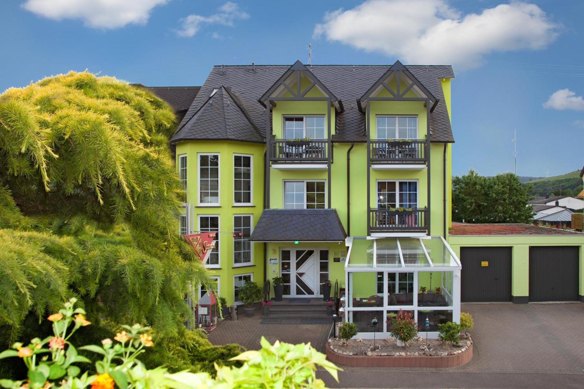 Moselhotel Weinhaus Simon 'Sauna'Restaurant'Eladesaeule Wintrich Exteriér fotografie