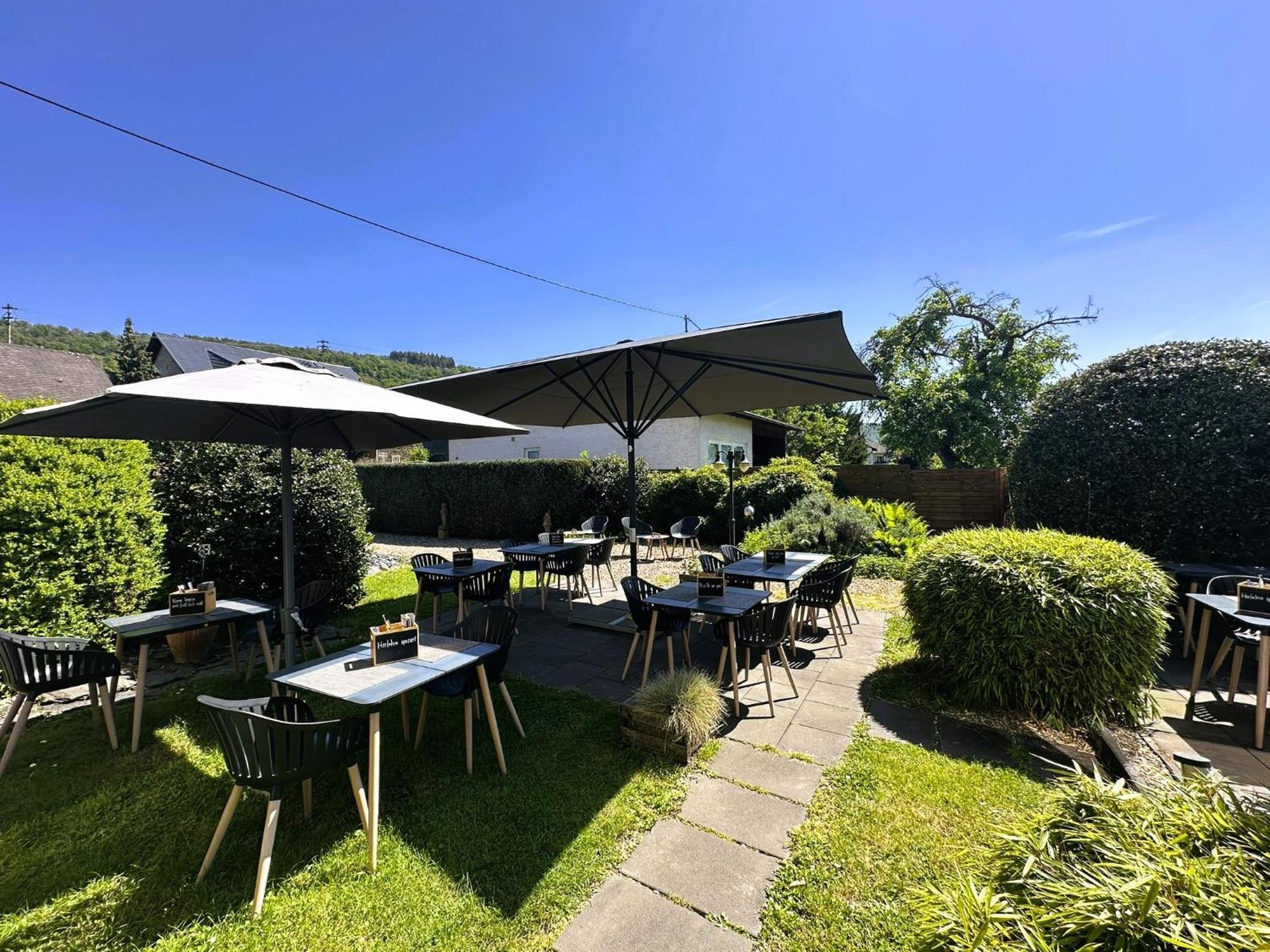 Moselhotel Weinhaus Simon 'Sauna'Restaurant'Eladesaeule Wintrich Exteriér fotografie