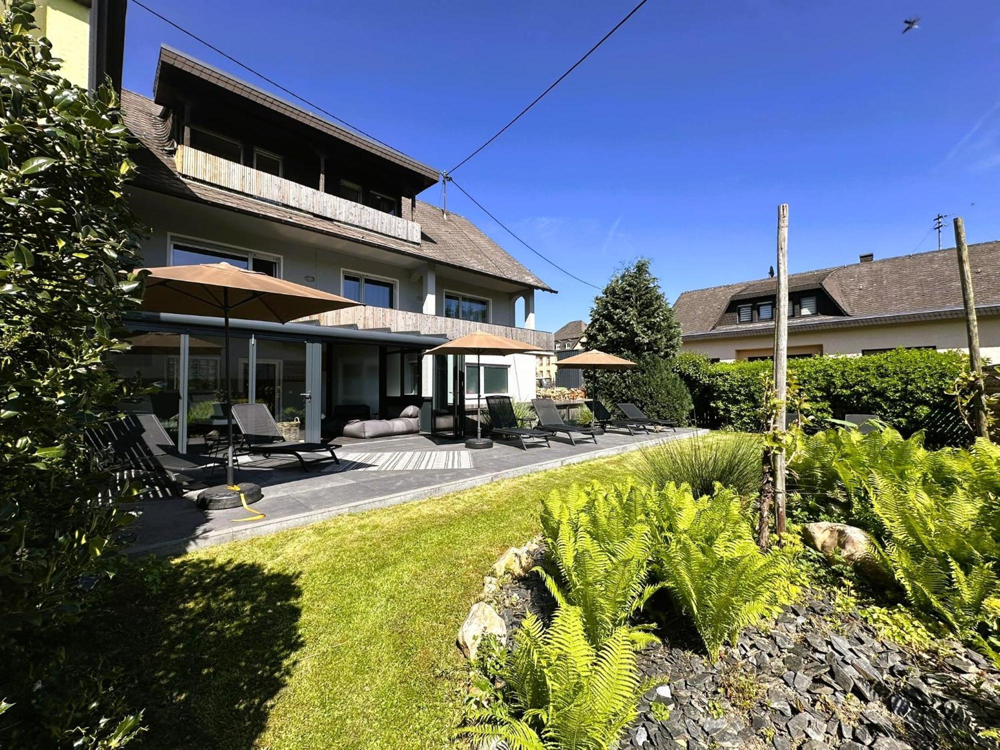 Moselhotel Weinhaus Simon 'Sauna'Restaurant'Eladesaeule Wintrich Exteriér fotografie